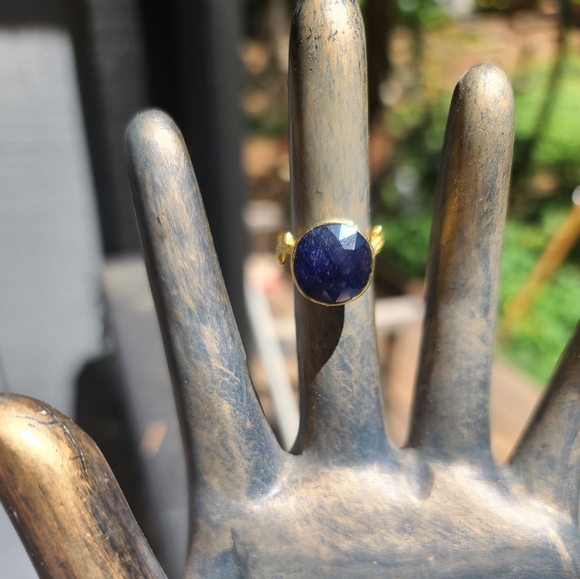 Sapphire 12k beveled cushion cut gem set in sterling & gold ring sz5.75 - Picture 3 of 5